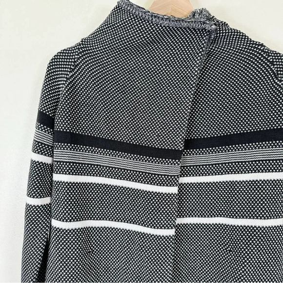 Ivivva Girls Size Feeling Toasty Cardigan Black Grey Stripe Wrap - Picture 9 of 16